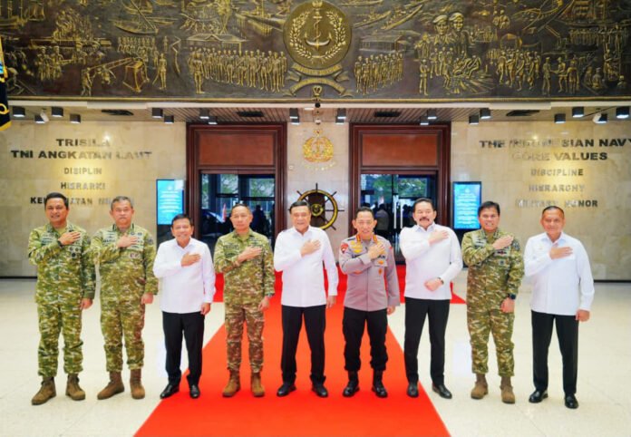 Kapolri Listyo Sigit bersama pimpinan lembaga negara dalam pertemuan di Mabes TNI AL, Cilangkap, Jakarta Timur. Foto: Polri