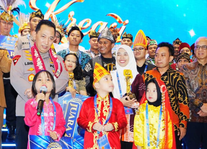 Kapolri Jenderal Polisi Listyo Sigit Prabowo berdialog dengan anak-anak dalam kegiatan di Jakarta, Selasa (11/8/2026). (Dok. Polri) Kapolri Jenderal Polisi Listyo Sigit Prabowo berdialog dengan anak-anak dalam kegiatan di Jakarta, Selasa (11/8/2026). (Dok. Polri)