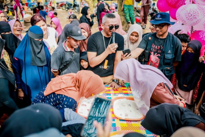 Tim Bogor Peduli Bencana bersama warga dan anak-anak Desa Lintang Bawah, Aceh Tamiang, dalam kegiatan lomba menyambut HUT ke-81 Kemerdekaan RI. (Dok. Pemkot Bogor)
