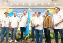 Tantan Sulthon Bukhawan Terpilih Pimpin PWI Jabar 2026–2031, Raih 444 Suara Tantan Sulthon Bukhawan bersama pengurus dan peserta Konferprov PWI Jawa Barat 2026 di Bandung. Foto: PWI