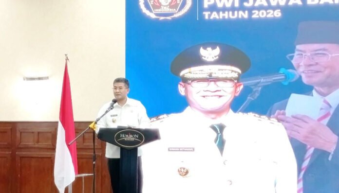 Wakil Gubernur Jawa Barat Erwan Setiawan saat menutup Konferprov PWI Jabar 2026 di Bandung. Foto: PWI