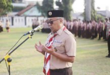 Jelang Hari Pramuka ke-65, Denny Mulyadi Pimpin Ziarah ke Makam Pahlawan di Bogor Denny Mulyadi memimpin ziarah pahlawan dan tokoh Pramuka di TMP Dreded Kota Bogor. Foto: Pemkot Bogor