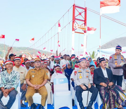 Kapolri Sebut 895 Jembatan Merah Putih Presisi Dibangun, Hubungkan Ribuan Desa Kapolri Listyo Sigit Prabowo menyampaikan keterangan terkait pembangunan Jembatan Merah Putih Presisi. Foto: Humas Polri