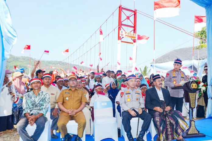 Kapolri Listyo Sigit Prabowo menyampaikan keterangan terkait pembangunan Jembatan Merah Putih Presisi. Foto: Humas Polri Kapolri Listyo Sigit Prabowo menyampaikan keterangan terkait pembangunan Jembatan Merah Putih Presisi. Foto: Humas Polri