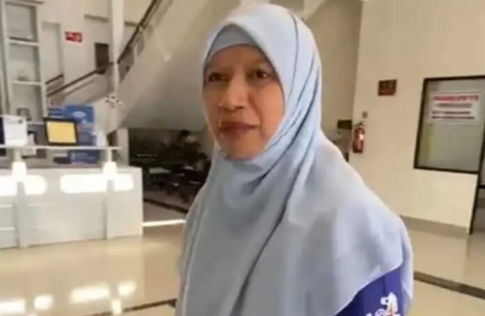 Wakil Bupati Lombok Barat Hj. Nurul Adha usai menjalani pemeriksaan penyidik KPK di Kantor BPKP Perwakilan NTB. Foto: Harnas.id Wakil Bupati Lombok Barat Hj. Nurul Adha usai menjalani pemeriksaan penyidik KPK di Kantor BPKP Perwakilan NTB. Foto: Harnas.id
