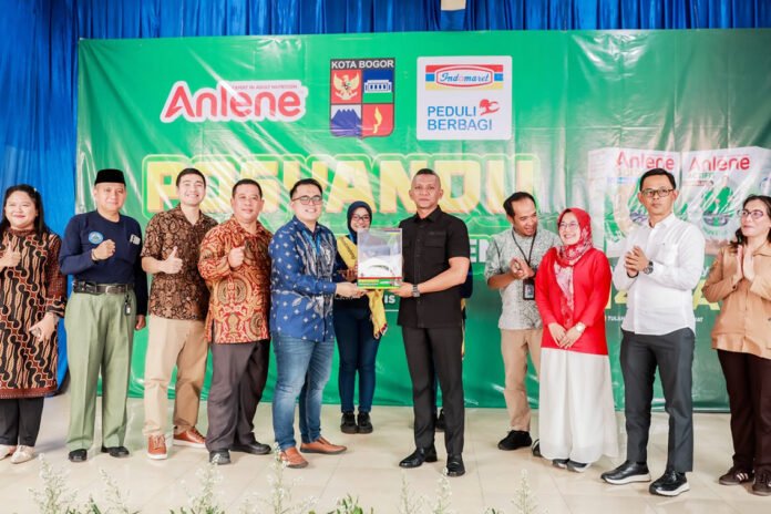 Wakil Wali Kota Bogor Jenal Mutaqin menghadiri kegiatan CSR kesehatan di RW 03 Kelurahan Batutulis, Bogor Selatan. Foto: Pemkot Bogor Wakil Wali Kota Bogor Jenal Mutaqin menghadiri kegiatan CSR kesehatan di RW 03 Kelurahan Batutulis, Bogor Selatan. Foto: Pemkot Bogor