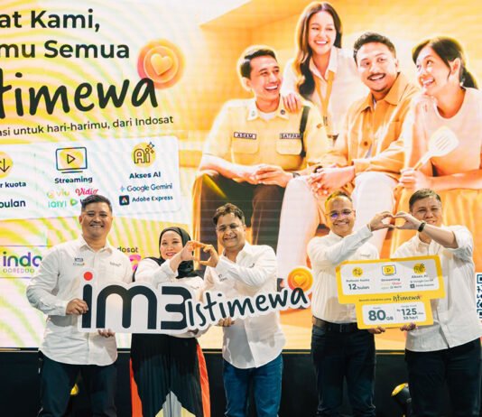 IM3 Istimewa Hadir, Satu Paket Prabayar Bawa Kuota hingga Roaming ki-ka: • Fahroni Arifin – SVP Head of National Brand IM3 • Emyranti Purnama - VP Head of National Brand Excellence IM3 • Dheeraj Kumar - EVP Head of Mass Market Growth Indosat Ooredoo Hutchison • Saurabh Tamrakar - SVP Head of Product and Pricing Indosat Ooredoo Hutchison • Nicholas Yulius Munandar – VP Head of Prepaid Product & Pricing Strategy Indosat Ooredoo Hutchison