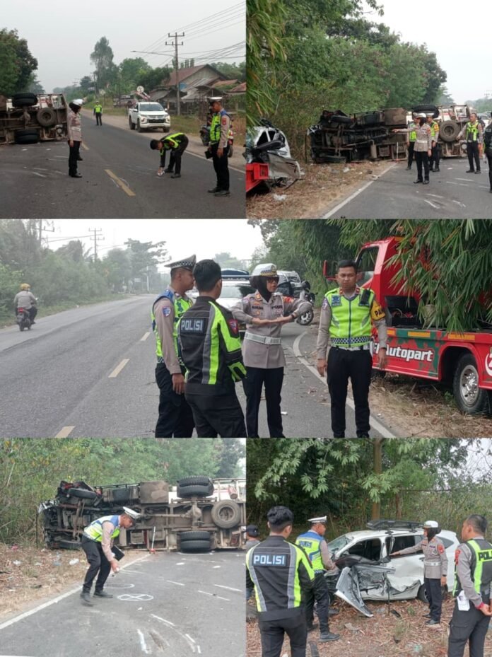 Kecelakaan Petugas menangani kecelakaan mobil travel dan truk tangki di Jalan Jenderal Sudirman, Kota Prabumulih. Foto: Harnas.id