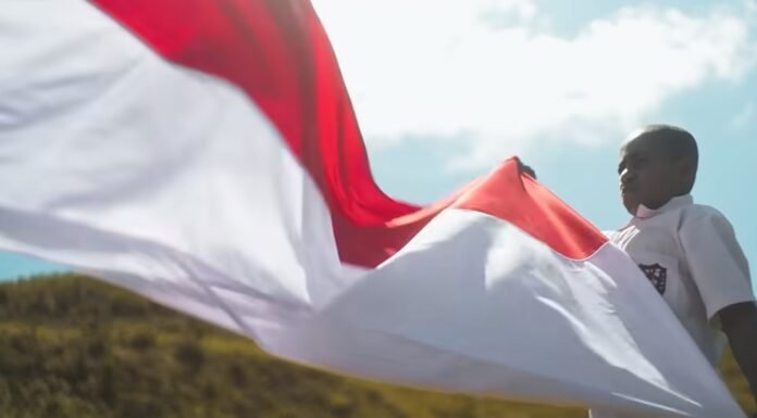 Sambut HUT ke-81 RI, Film Pendek Musikal Di Bawah Langit Timur Hadirkan Kisah Cinta Tanah Air dari Pedalaman Papua