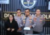 Gempa M7,7 Guncang Flores, Polri Kerahkan SAR hingga K9 untuk Evakuasi Warga Personel Polri disiapkan untuk mendukung penanganan dan evakuasi korban gempa di Flores, NTT. Foto: Polri