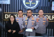 Gempa M7,7 Guncang Flores, Polri Kerahkan SAR hingga K9 untuk Evakuasi Warga Personel Polri disiapkan untuk mendukung penanganan dan evakuasi korban gempa di Flores, NTT. Foto: Polri