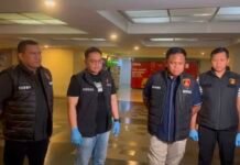Polri Bongkar Jalur Emas Tambang Ilegal ke Dubai, Dua WNA India Diamankan Bareskrim Polri mengamankan barang bukti emas dan residu pengolahan dalam pengungkapan dugaan jaringan tambang ilegal di Jakarta. Foto: Bareskrim