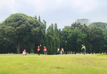 Dokter hingga Pelaku Usaha Ramaikan HWS Golf Series 2 di Jakarta Golf Club Peserta mengikuti pertandingan HWS Golf Series 2 di lapangan Jakarta Golf Club. Foto: Harnas.id/Utami Setio