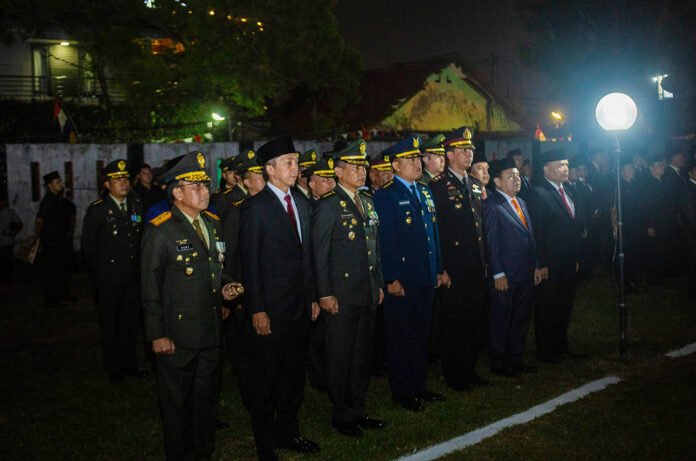 Wali Kota Bogor Dedie Rachim bersama jajaran menghadiri Apel Kehormatan dan Renungan Suci di TMP Dreded. Foto: Pemkot Bogor