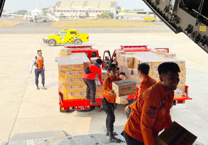 Distribusi Bantuan Logistik BNPB untuk Korban Gempa NTT melalui Pangkalan Udara Halim Perdanakusuma Foto: BNPB