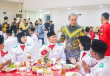 Tugas HUT RI Tuntas, Paskibraka Kota Bogor Dapat Apresiasi dari Dedie Rachim Wali Kota Bogor Dedie A. Rachim Bersama Paskibraka Kota Bogor Usai Upacara HUT ke-81 RI. Foto: Pemkot Bogor
