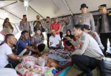 Fadil Imran Cek Pengungsian Gempa NTT, Polri Siapkan SAR hingga Tiga Helikopter Astamaops Polri Fadil Imran Meninjau Posko Pengungsi Gempa di Manggarai, NTT. Foto: Istimewa