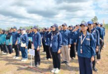 Bomberay Rayakan HUT ke-81 RI, Tim Ekspedisi Patriot Turut Berbaur dengan Warga Warga dan Tim Ekspedisi Patriot mengikuti rangkaian kegiatan HUT ke-81 RI di Distrik Bomberay, Fakfak. Foto: Harnas.id