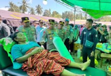 Gempa NTT, Kapolri Turun ke Lokasi Terdampak dan Salurkan Ribuan Paket Bantuan Kapolri Listyo Sigit Prabowo meninjau lokasi terdampak gempa dan menyerahkan bantuan kepada masyarakat di NTT