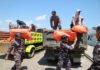 KRI Bung Hatta Bawa Logistik Gempa ke Manggarai, Ribuan Warga Masih Mengungsi KRI Bung Hatta membawa bantuan logistik untuk warga terdampak gempa NTT menuju Pelabuhan Reok, Manggarai. Foto: BNPB