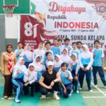 Siswa SMA Sunda Kelapa bersama instruktur Rangka Studio usai mengikuti sesi pengenalan pilates. Foto: Harnas.id/Us