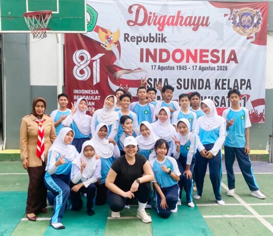 SMA Sunda Kelapa Kenalkan Pilates kepada Siswa, Jadi Alternatif Olahraga untuk Jaga Kebugaran dan Postur Tubuh Siswa SMA Sunda Kelapa bersama instruktur Rangka Studio usai mengikuti sesi pengenalan pilates. Foto: Harnas.id/Us