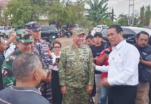 Pangkogabwilhan II dan Mentan Cek Posko Bencana NTT, Pastikan Bantuan Tak Berhenti di Gudang Pangkogabwilhan II dan Menteri Pertanian Meninjau Posko Penanganan Bencana di NTT. Foto: Istimewa