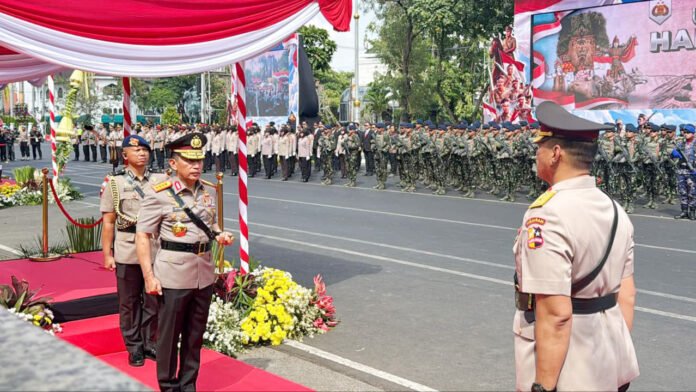Kapolri Listyo Sigit Pimpin Upacara Hari Juang Polri 2026 di Monumen Polisi Istimewa Surabaya. Foto: Polri