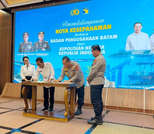 BP Batam dan Polri Teken MoU Pengamanan, Konflik Lahan hingga Investasi Jadi Perhatian BP Batam dan Polri Teken Nota Kesepahaman Pengamanan dan Penegakan Hukum di Batam. Foto: Harnas.id