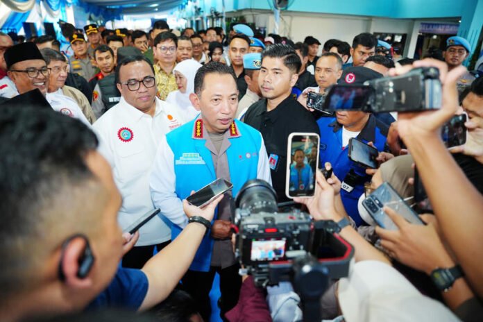 Kapolri Listyo Sigit Prabowo Hadiri Peresmian Gedung DPD KSPSI AGN Jawa Timur. Foto: Polri