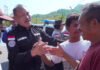Warga Blokade Jalan di Wae Pesi, Polisi Turun Dengarkan Keluhan soal Bantuan Pascagempa Polisi Mendengarkan Keluhan Warga di Wae Pesi Terkait Bantuan Pascagempa. Foto: Harnas.id