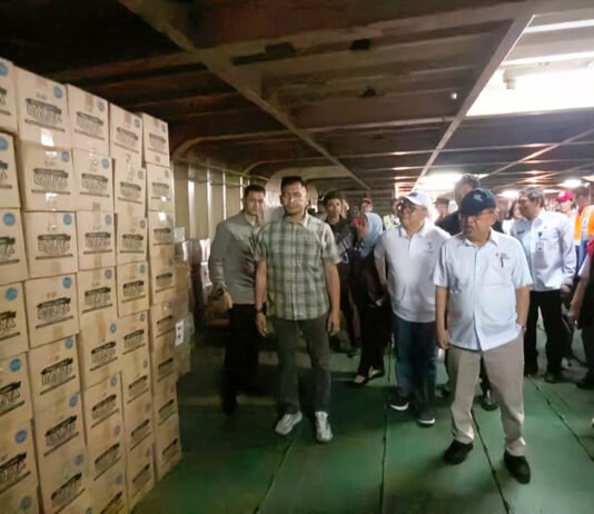 Kapal Kemanusiaan PMI Bawa 258 Ton Bantuan ke NTT, JK Soroti Distribusi Kapal Kemanusiaan PMI Membawa 258 Ton Bantuan untuk Korban Gempa NTT. Foto: PMI