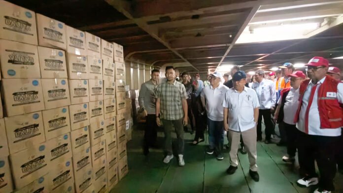 Kapal Kemanusiaan PMI Membawa 258 Ton Bantuan untuk Korban Gempa NTT. Foto: PMI