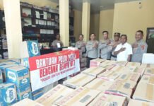 Tim K3I Polri Pantau Penanganan Gempa NTT, Bantuan Disalurkan ke Tujuh Kabupaten Tim K3I Stamaops Polri meninjau penanganan bencana gempa di Nusa Tenggara Timur. Foto: Polri