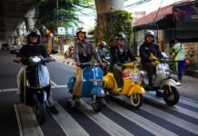 Dari Vespa Klasik hingga Brotherhood, BK Scooter Indonesia Ramaikan JAM60NAS #2 di Jakarta BK Scooter Indonesia (BKSI) turut meramaikan JAM60NAS #2 bersama komunitas Vespa dan scooterist dari berbagai daerah di Jakarta. Foto: Harnas.id