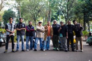 BK Scooter Indonesia bersama para scooterist menikmati kemeriahan JAM60NAS #2, membawa semangat brotherhood dan kecintaan terhadap Vespa klasik. Foto: Harnas.id