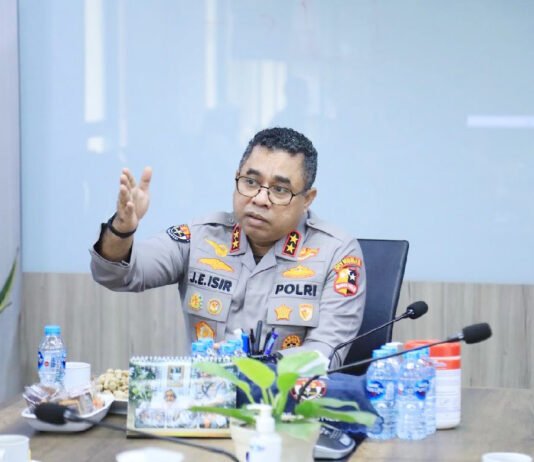 Polri Minta Massa di Depan DPR Jaga Ketertiban, Hak Warga Tetap Beraktivitas Kadiv Humas Polri Irjen Pol Johnny Edison Isir. Foto: Polri