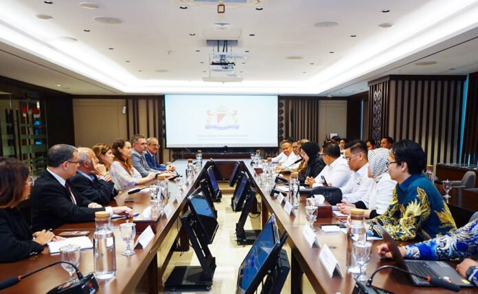 Delegasi pemerintah Uruguay saat melakukan kunjungan dan pertemuan dengan KADIN Indonesia. Foto: Kadin Indonesia