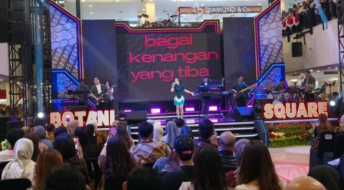 Rossa Bikin Ribuan Penonton Botani Square Bogor Sing-Along di Puncak HUT ke-20