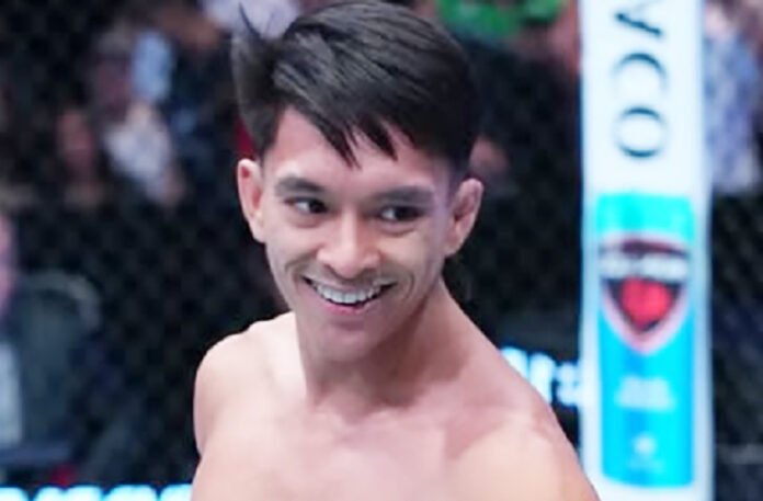 Petarung Indonesia Bilal Hasan merayakan kemenangan setelah tampil di Dana White’s Contender Series. (Dok. UFC)