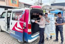 Bayar PKB Tepat Waktu, Warga Sulbar Berpeluang Bawa Pulang Emas Layanan Samsat Keliling Layani Pembayaran Pajak Kendaraan Bermotor. Foto: Istimewa
