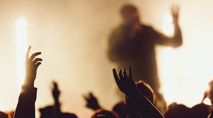 Video Hafalan Al-Qur’an Demi Miras Viral, The Sounds Project Tegaskan di Luar Kendali Penyelenggara Ilustrasi Konser Musik. Foto: Freepik