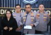 Tangani Pengibaran Bendera Bulan Bintang di Baiturrahman, Kapolda Aceh Dapat Pin Emas Kapolri Kadiv Humas Polri Irjen Johnny Edison Isir Saat Memberikan Keterangan Pers. Foto: Polri