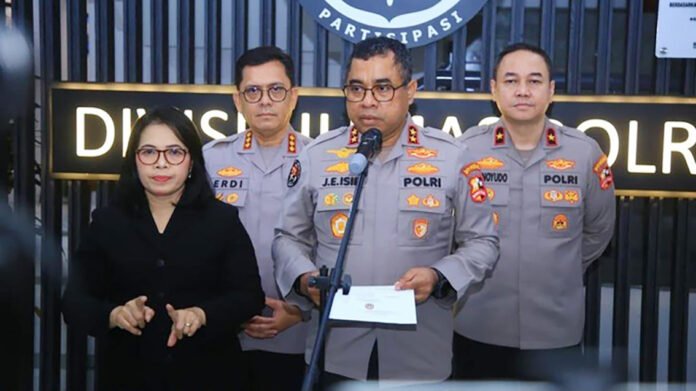 Kadiv Humas Polri Irjen Johnny Edison Isir Saat Memberikan Keterangan Pers. Foto: Polri