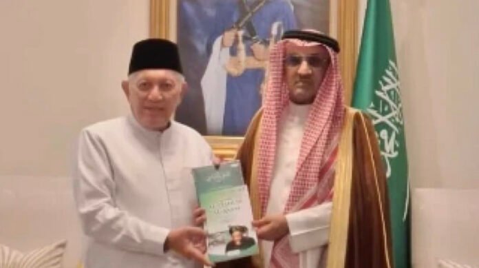 Ketua Umum PBNU terpilih Gus Kikin bersilaturahim dengan Dubes Arab Saudi Faisal bin Abdullah Al-Amudi.