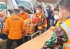 30 Mil Laut dari Daratan, Helikopter Polri Angkut Jenazah Korban KM Virgo Helikopter Polri Evakuasi Jenazah Korban KM Virgo Transport 8 di Perairan Banjarmasin. Foto: Polri