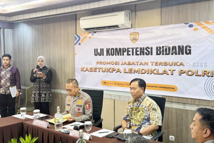 Sebanyak 13 perwira mengikuti Uji Kompetensi Bidang dalam seleksi terbuka jabatan Kasetukpa Lemdiklat Polri. Foto: Polri