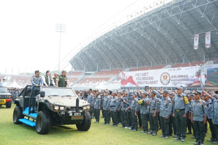 Kasad Jenderal TNI Maruli Simanjuntak saat dikukuhkan sebagai Ketua Pembina ASLINMAS se-Indonesia di Palembang. Foto: Harnas.id