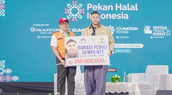 Ivan Gunawan Titip Rp250 Juta Lewat BAZNAS untuk Korban Gempa NTT Ivan Gunawan menyerahkan bantuan kemanusiaan senilai Rp250 juta kepada BAZNAS RI untuk masyarakat terdampak gempa NTT. Foto: Baznas