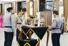 Kapolri Pimpin Sertijab Sejumlah Pejabat Polri, Fadil Imran Masuk Masa Pensiun Kapolri Jenderal Polisi Listyo Sigit Prabowo memimpin upacara serah terima jabatan sejumlah pejabat Polri di Mabes Polri, Jakarta. Foto: Polri